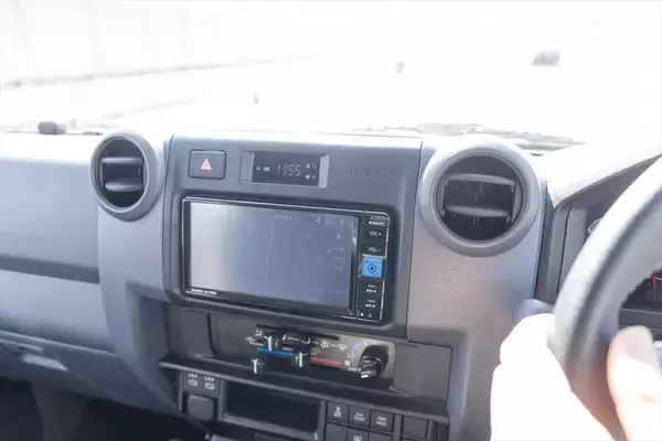 「無骨でカッコイイ！ 500万円以下でSUVを買うならトヨタ「ランクル70」しかない」の画像