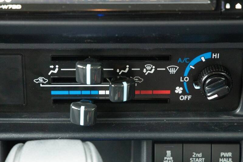 無骨でカッコイイ！ 500万円以下でSUVを買うならトヨタ「ランクル70」しかない