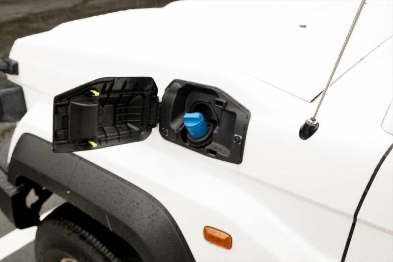 無骨でカッコイイ！ 500万円以下でSUVを買うならトヨタ「ランクル70」しかない