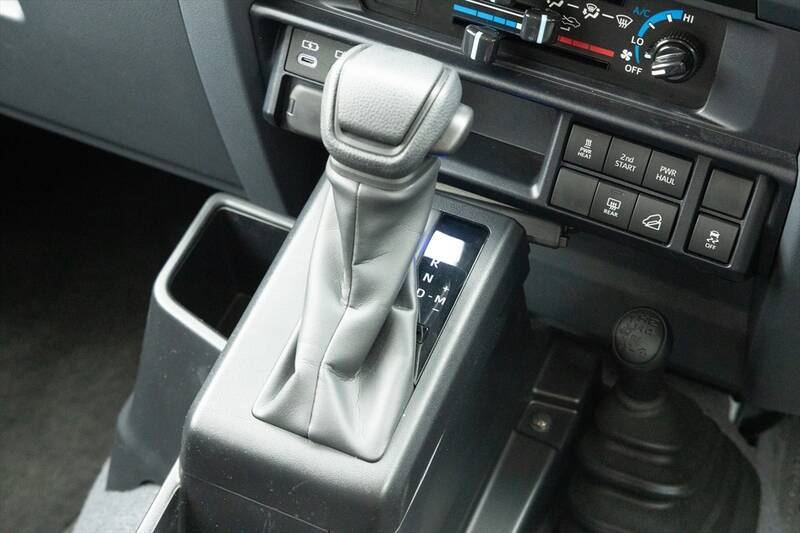 無骨でカッコイイ！ 500万円以下でSUVを買うならトヨタ「ランクル70」しかない