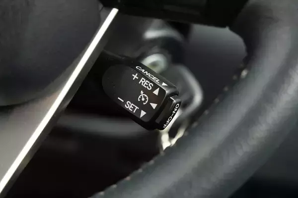 「無骨でカッコイイ！ 500万円以下でSUVを買うならトヨタ「ランクル70」しかない」の画像