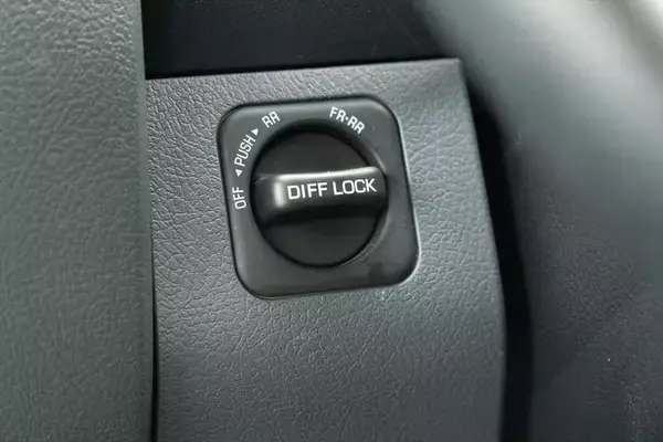 「無骨でカッコイイ！ 500万円以下でSUVを買うならトヨタ「ランクル70」しかない」の画像