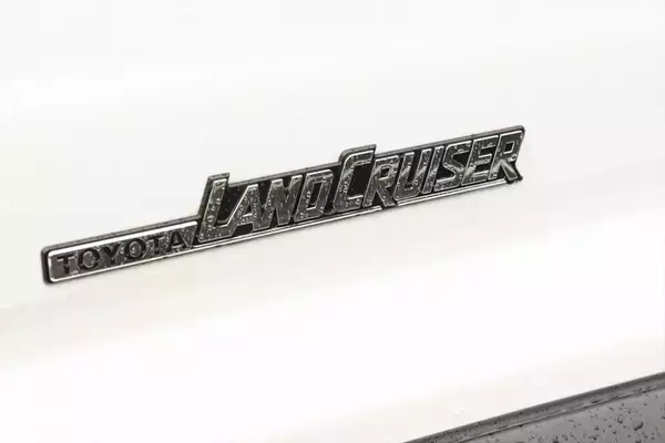 「無骨でカッコイイ！ 500万円以下でSUVを買うならトヨタ「ランクル70」しかない」の画像