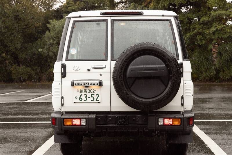 無骨でカッコイイ！ 500万円以下でSUVを買うならトヨタ「ランクル70」しかない