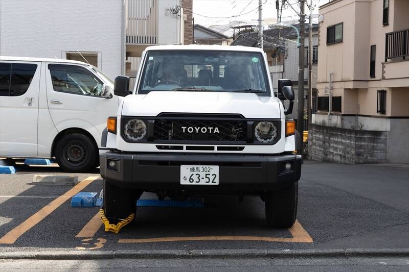 無骨でカッコイイ！ 500万円以下でSUVを買うならトヨタ「ランクル70」しかない