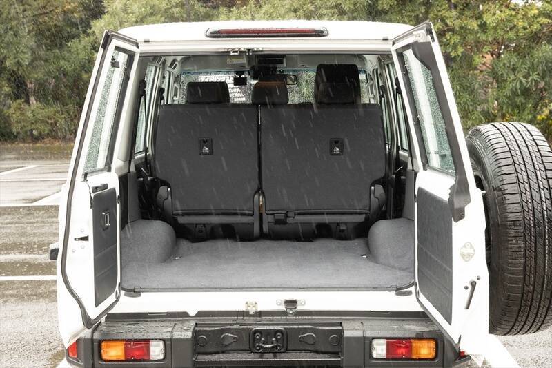 無骨でカッコイイ！ 500万円以下でSUVを買うならトヨタ「ランクル70」しかない