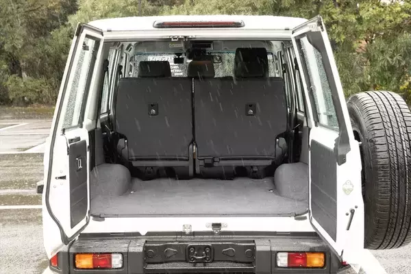 「無骨でカッコイイ！ 500万円以下でSUVを買うならトヨタ「ランクル70」しかない」の画像