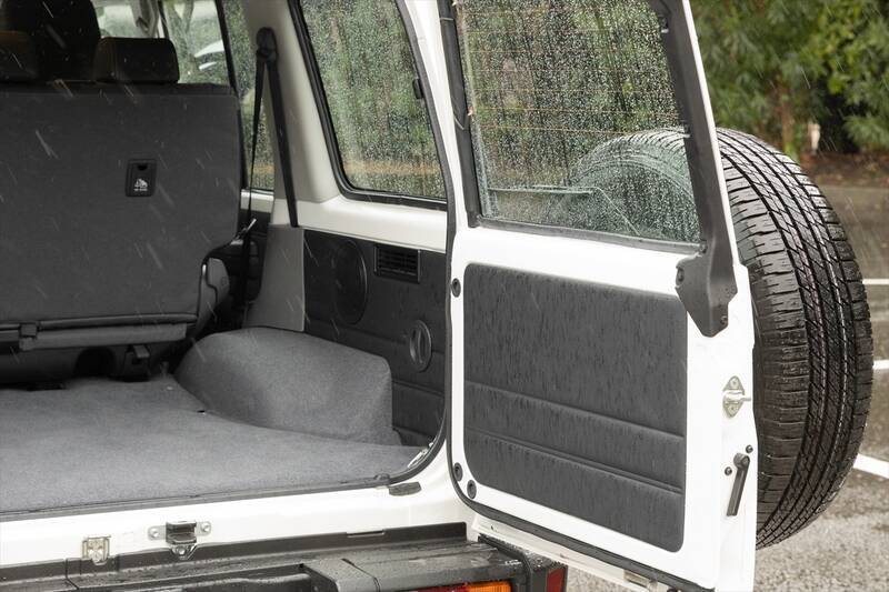 無骨でカッコイイ！ 500万円以下でSUVを買うならトヨタ「ランクル70」しかない