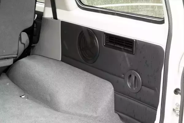 「無骨でカッコイイ！ 500万円以下でSUVを買うならトヨタ「ランクル70」しかない」の画像