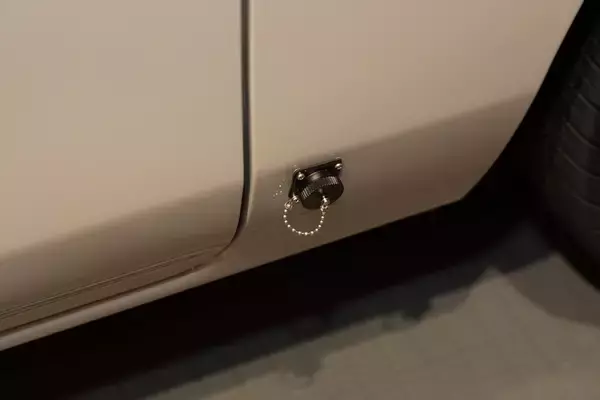 「日産「キャラバン MYROOM」は部屋ごと出かけるような車中泊の最終形態！」の画像