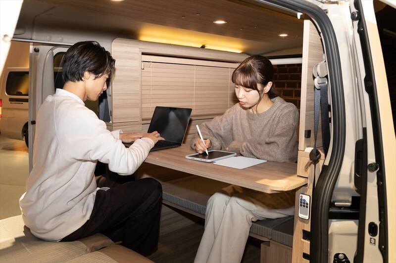 日産「キャラバン MYROOM」は部屋ごと出かけるような車中泊の最終形態！