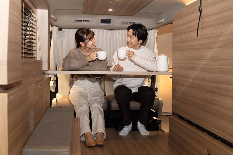 日産「キャラバン MYROOM」は部屋ごと出かけるような車中泊の最終形態！