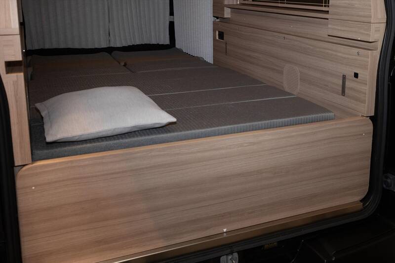 日産「キャラバン MYROOM」は部屋ごと出かけるような車中泊の最終形態！