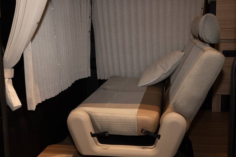 日産「キャラバン MYROOM」は部屋ごと出かけるような車中泊の最終形態！