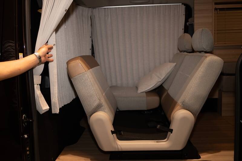 日産「キャラバン MYROOM」は部屋ごと出かけるような車中泊の最終形態！