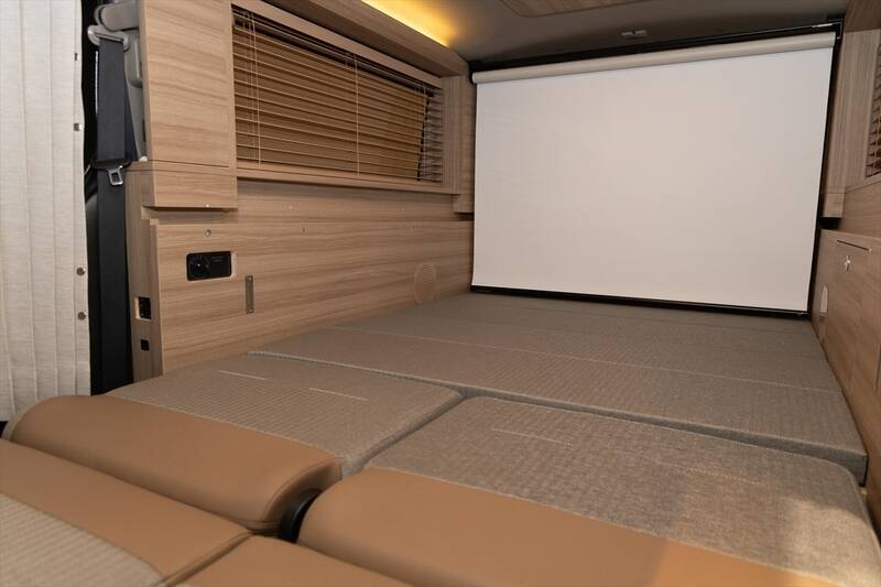 日産「キャラバン MYROOM」は部屋ごと出かけるような車中泊の最終形態！