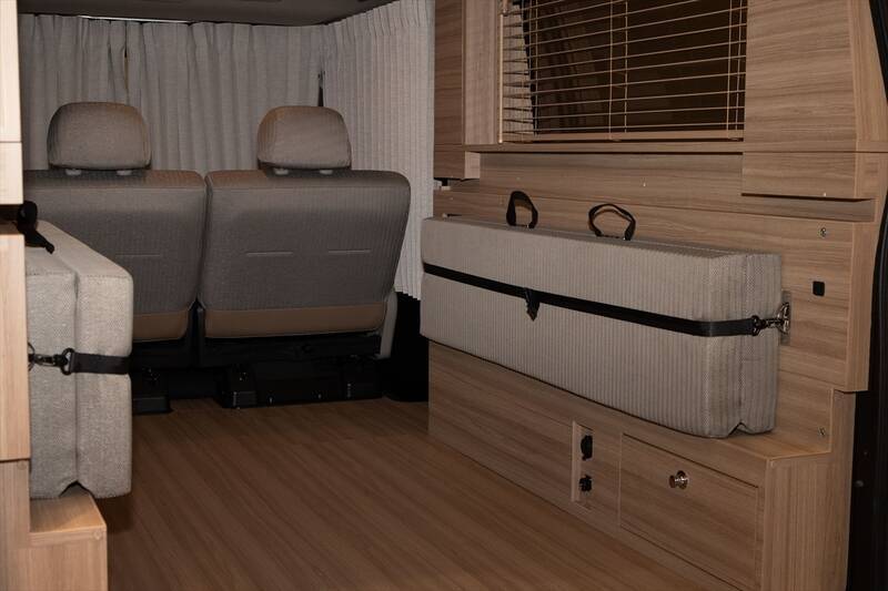 日産「キャラバン MYROOM」は部屋ごと出かけるような車中泊の最終形態！