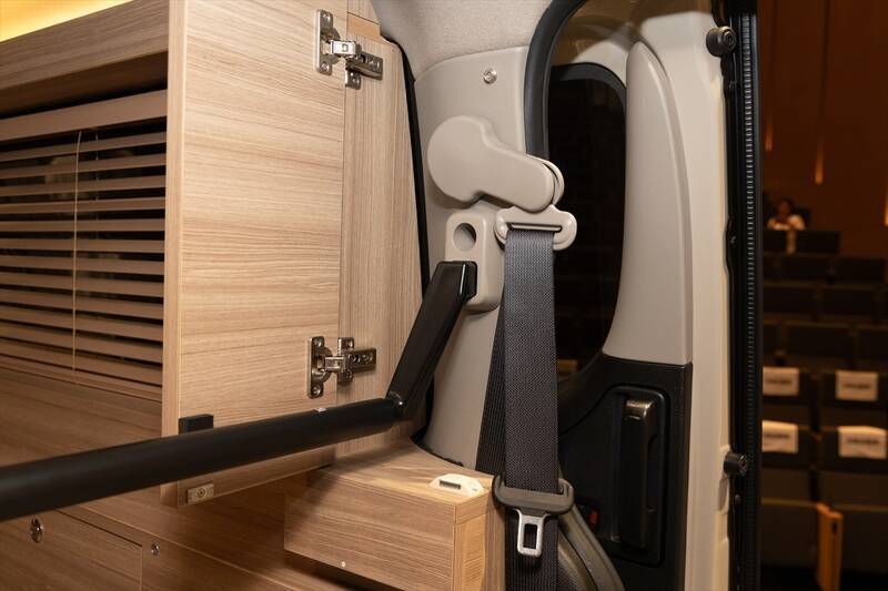 日産「キャラバン MYROOM」は部屋ごと出かけるような車中泊の最終形態！