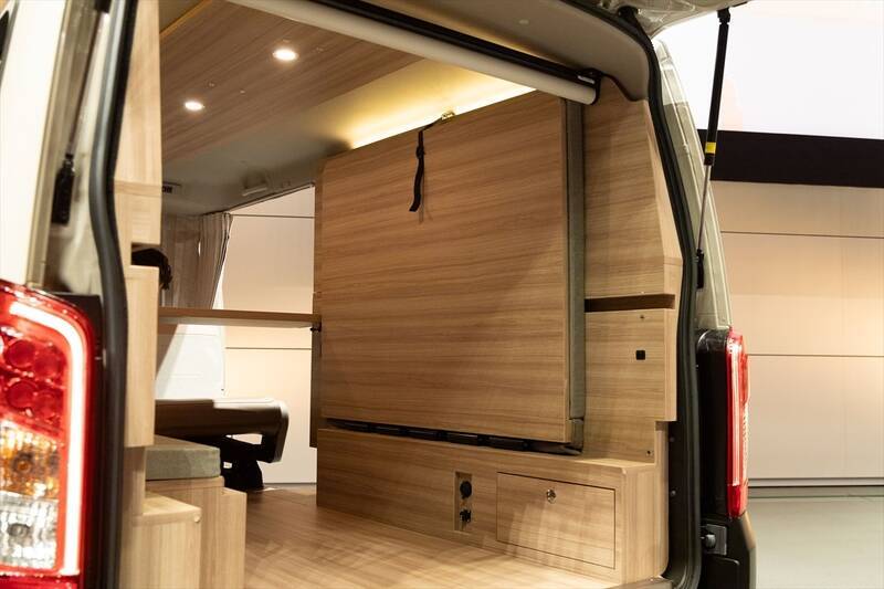 日産「キャラバン MYROOM」は部屋ごと出かけるような車中泊の最終形態！