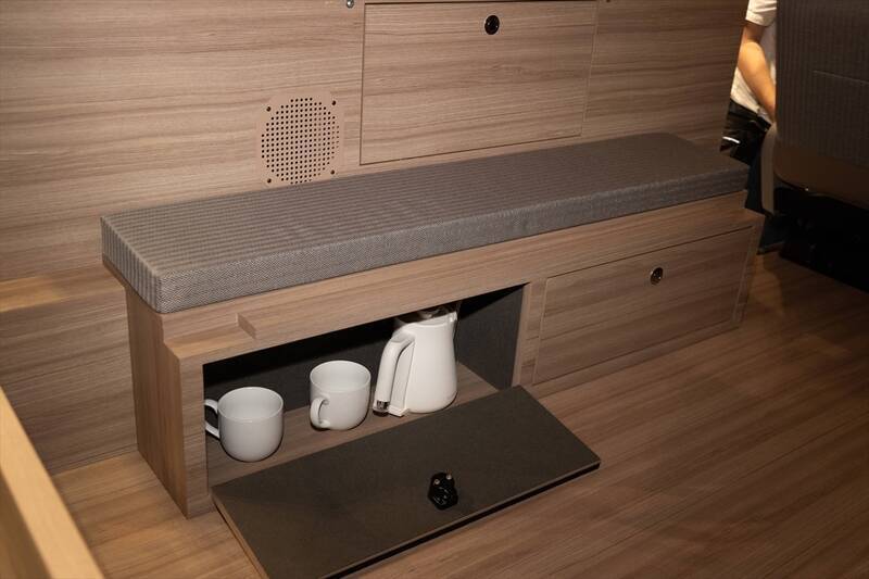 日産「キャラバン MYROOM」は部屋ごと出かけるような車中泊の最終形態！