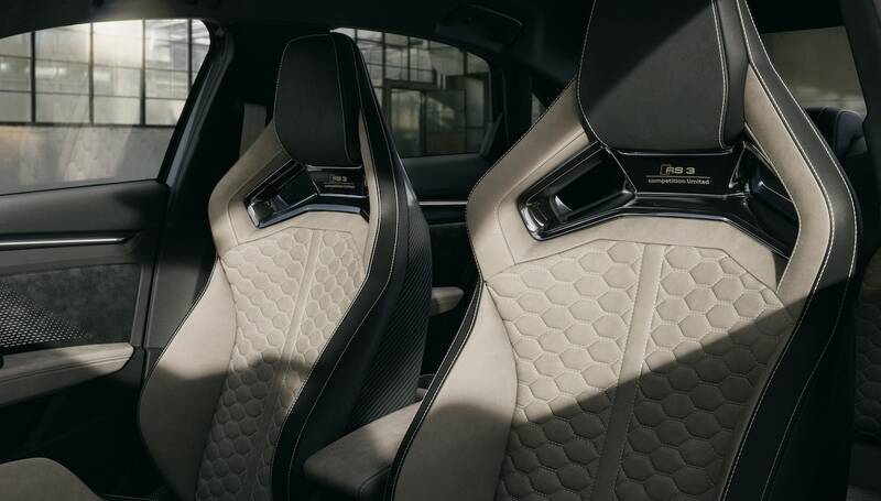 アウディ、5気筒エンジン50周年を祝う限定車 カーボン尽くしの「RS 3 competition limited」