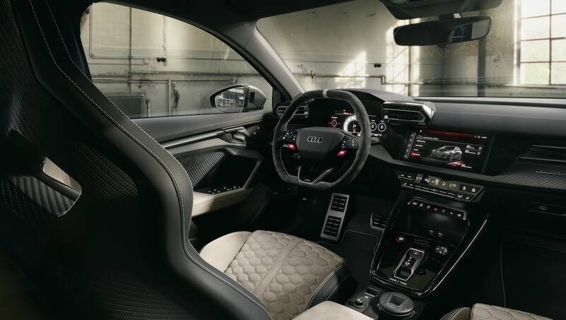 アウディ、5気筒エンジン50周年を祝う限定車 カーボン尽くしの「RS 3 competition limited」