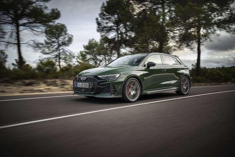 アウディ、5気筒エンジン50周年を祝う限定車 カーボン尽くしの「RS 3 competition limited」
