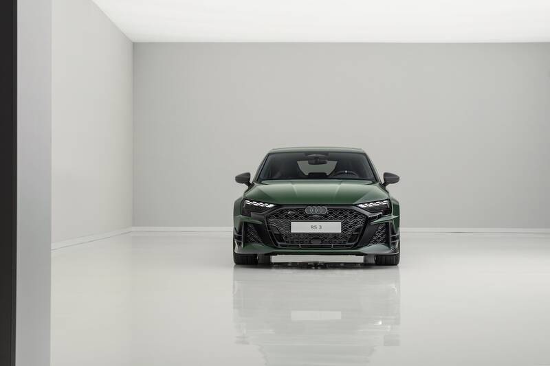 アウディ、5気筒エンジン50周年を祝う限定車 カーボン尽くしの「RS 3 competition limited」