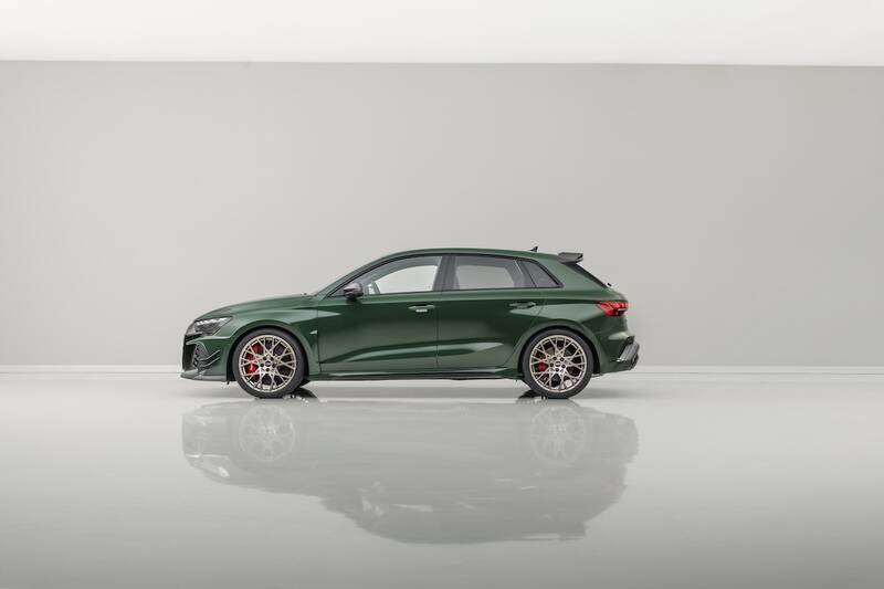 アウディ、5気筒エンジン50周年を祝う限定車 カーボン尽くしの「RS 3 competition limited」