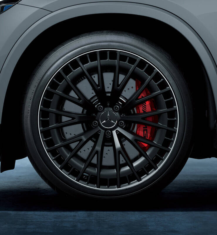 日本150台限定、黒×カーボンのメルセデスAMG GLC 43「Night Carbon」