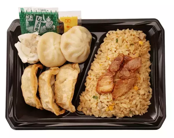 「「大阪王将」コラボ弁当がローソン100で！これだけつまってお手頃価格」の画像