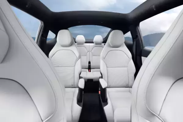 「テスラついに“6人乗り”投入 新型「Model Y L」、日本発売＆4月納車スタート」の画像