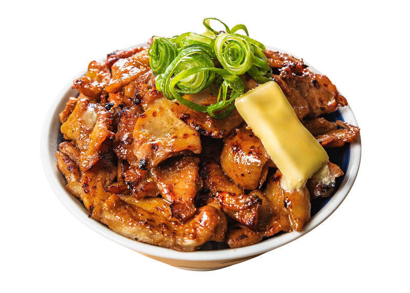 圧倒的ボリューム！並盛でも500g超え「スタミナ鶏バター丼」肉盛りがヤバイ
