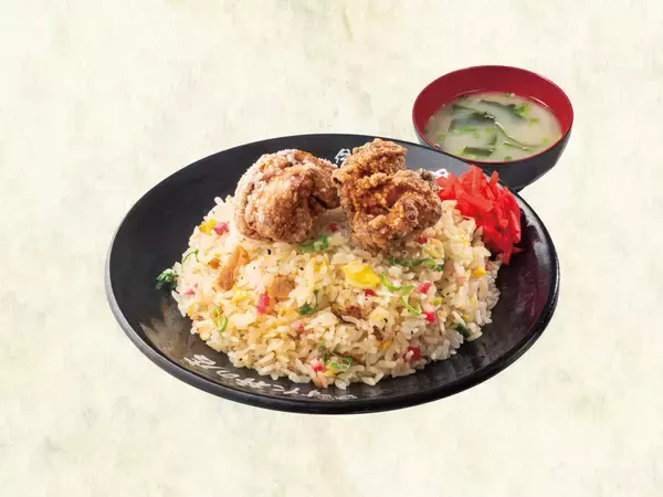 「待ってました！ すた丼屋「チャーハン」復活！ 大盛りなら1ポンド超、全7種」の画像