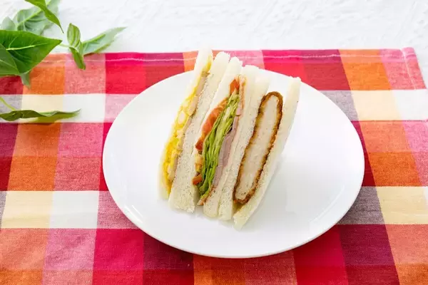 「ボリューム満点！セブンに「よくばりミックス」が登場！え、チキンカツまで入っている」の画像