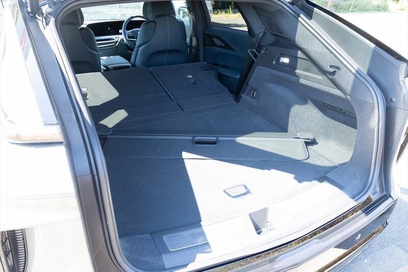 アメ車のEV「キャデラック LYRIQ」に乗ってみた！522馬力モーターがもたらす超加速＆静粛性に感動