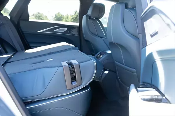 「アメ車のEV「キャデラック LYRIQ」に乗ってみた！522馬力モーターがもたらす超加速＆静粛性に感動」の画像