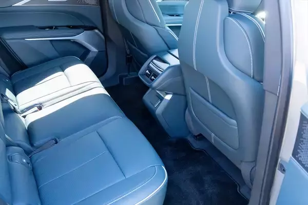 「アメ車のEV「キャデラック LYRIQ」に乗ってみた！522馬力モーターがもたらす超加速＆静粛性に感動」の画像