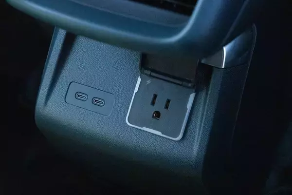 「アメ車のEV「キャデラック LYRIQ」に乗ってみた！522馬力モーターがもたらす超加速＆静粛性に感動」の画像