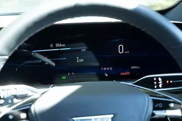 「アメ車のEV「キャデラック LYRIQ」に乗ってみた！522馬力モーターがもたらす超加速＆静粛性に感動」の画像