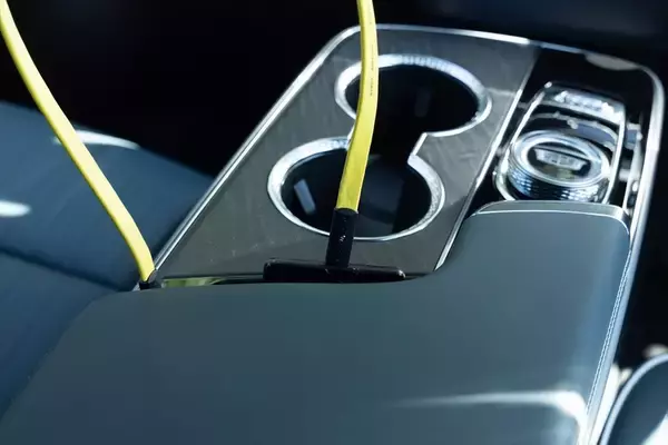 「アメ車のEV「キャデラック LYRIQ」に乗ってみた！522馬力モーターがもたらす超加速＆静粛性に感動」の画像