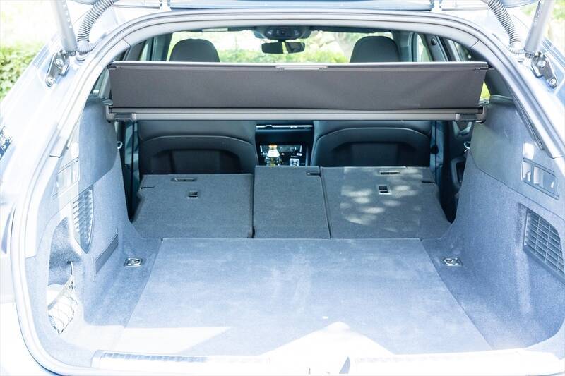 カッコいいワゴンは健在！ アウディの新型「A5 Avant」は流麗なデザインと広々ラゲッジでアウディらしさを継承する