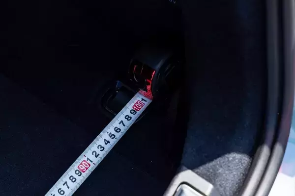 「カッコいいワゴンは健在！ アウディの新型「A5 Avant」は流麗なデザインと広々ラゲッジでアウディらしさを継承する」の画像