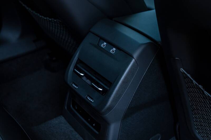 カッコいいワゴンは健在！ アウディの新型「A5 Avant」は流麗なデザインと広々ラゲッジでアウディらしさを継承する