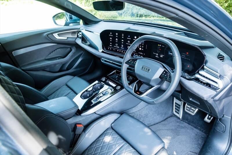 カッコいいワゴンは健在！ アウディの新型「A5 Avant」は流麗なデザインと広々ラゲッジでアウディらしさを継承する