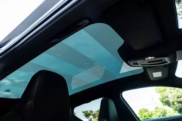 「カッコいいワゴンは健在！ アウディの新型「A5 Avant」は流麗なデザインと広々ラゲッジでアウディらしさを継承する」の画像