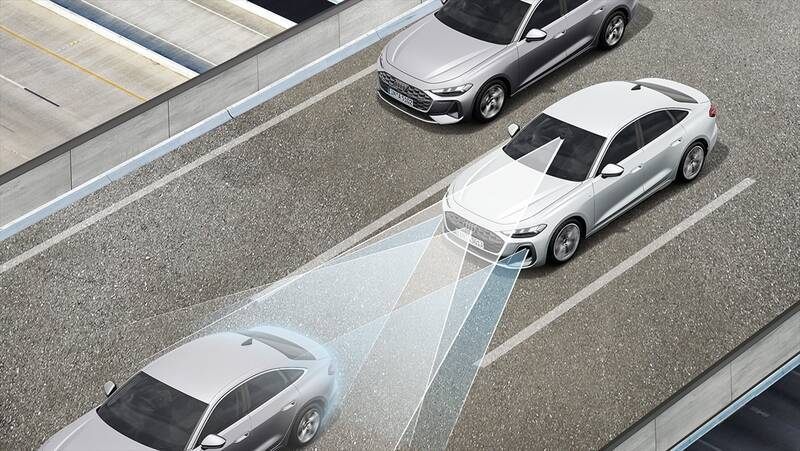 カッコいいワゴンは健在！ アウディの新型「A5 Avant」は流麗なデザインと広々ラゲッジでアウディらしさを継承する