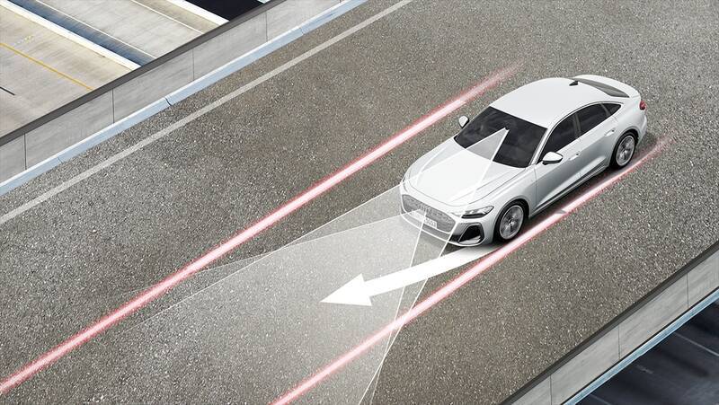 カッコいいワゴンは健在！ アウディの新型「A5 Avant」は流麗なデザインと広々ラゲッジでアウディらしさを継承する