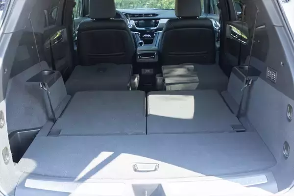 「【アメ車ってどうなの？】キャデラック「XT6」の3列シートSUVはさすがにデカかった」の画像