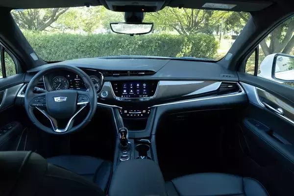 「【アメ車ってどうなの？】キャデラック「XT6」の3列シートSUVはさすがにデカかった」の画像